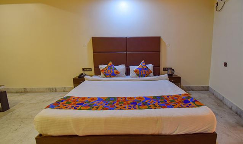 Fabhotel Red Rose