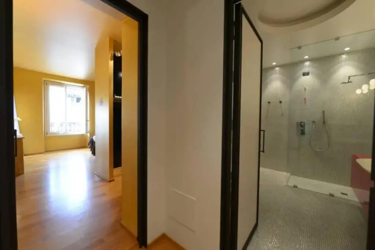 3 Bedrooms Apartment