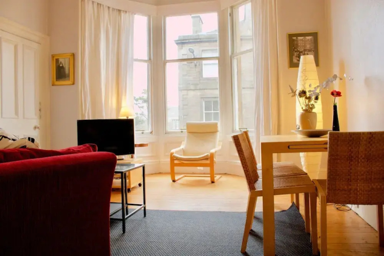 2 Bedroom Flat In Morningside