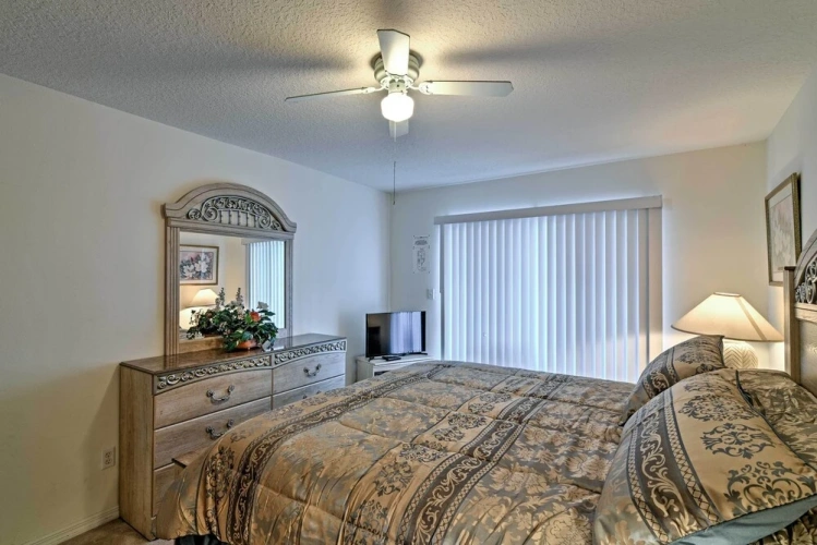 4 Bedrooms Apartment