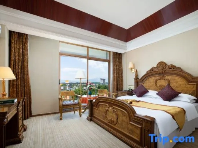 Deluxe Double room with courtyard view