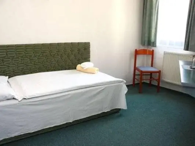 Klvria-Rcz Hotel