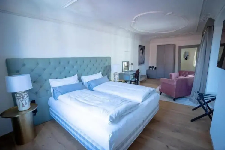 Maxim Suites by Elias Holl