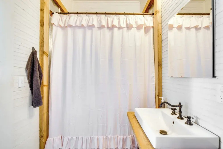 Charming 100-year-old Home < 1 Mi to Downtown