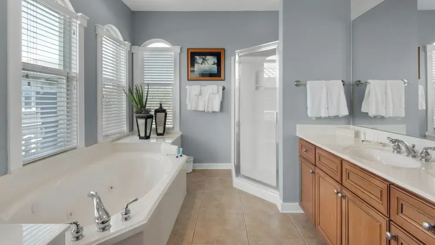 5 Minutes to Beach - Large Complex Pool