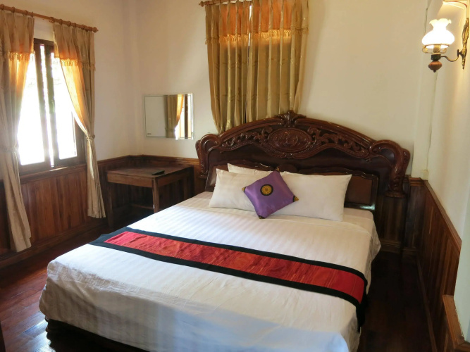 Namkhan Riverside Hotel