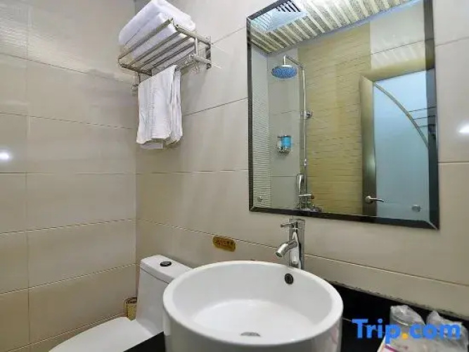 Luoping Star River Express Hotel