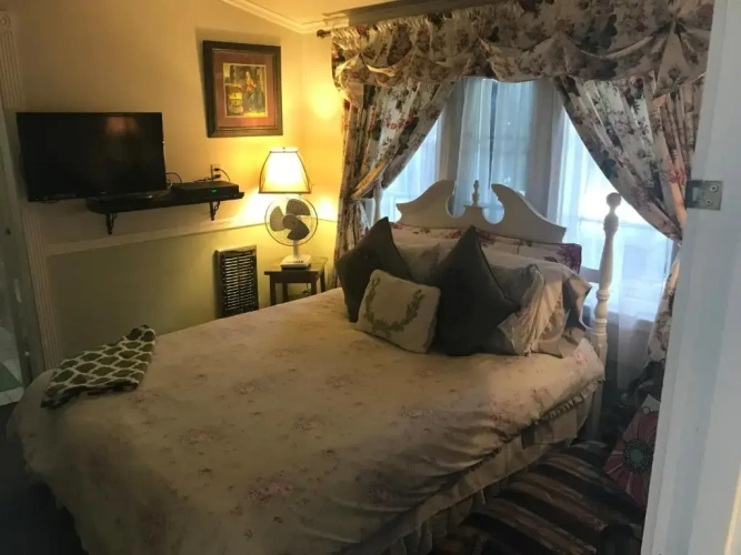 Economy room