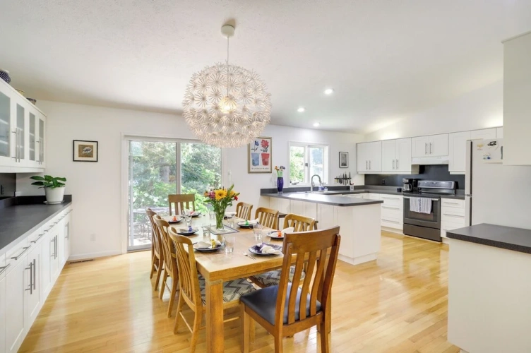4 Bedrooms Cottage