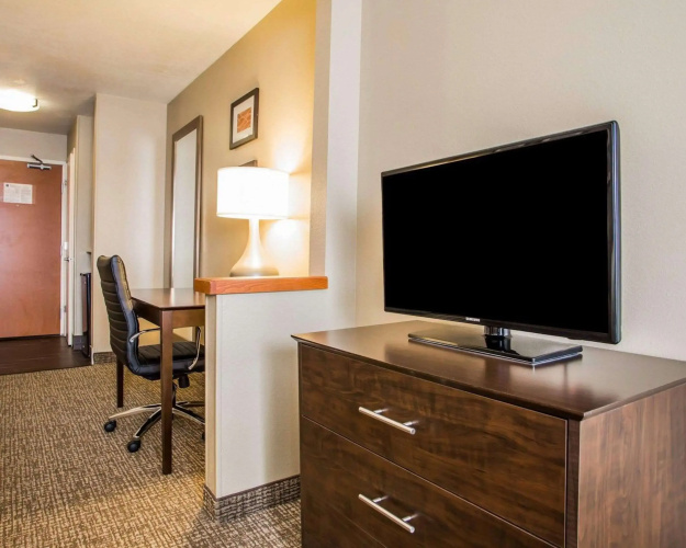 Comfort Inn & Suites Waterloo - Cedar Falls