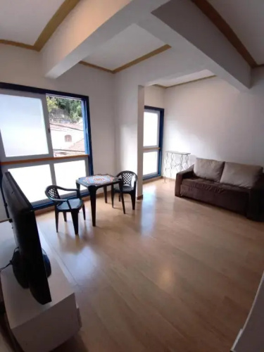 Casa nova com suítes amplas