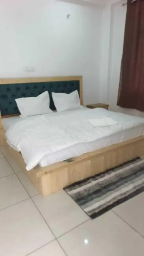 Shesh Besh Guest House & Restaurant