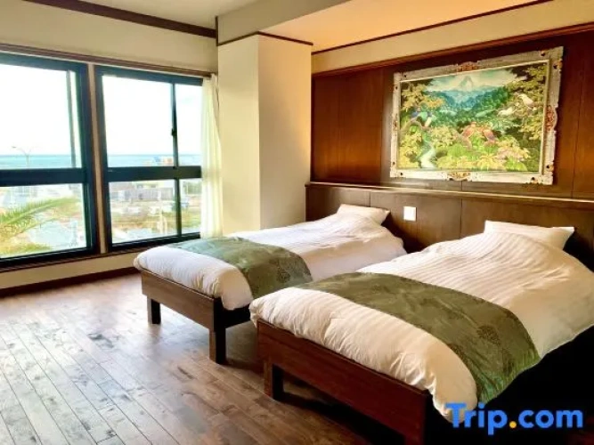 Standard Twin room with harbour view
