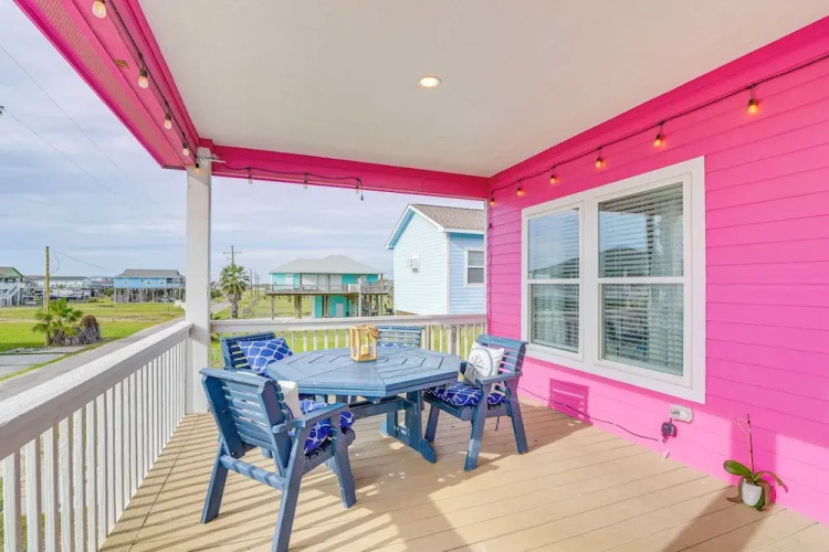 Steps to Beach: Pet-friendly Crystal Beach Home