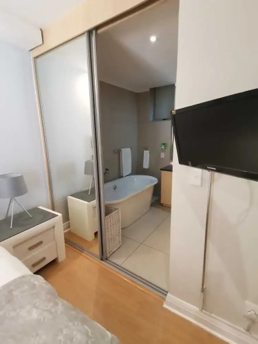 Glammys Suites at Hydro