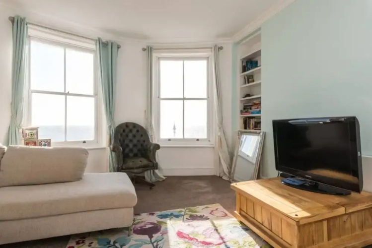 2 Bedroom Flat With Stunning Sea View