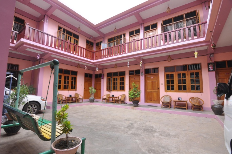 Standard Triple room