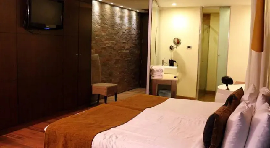 Oxford Suites & Rooms