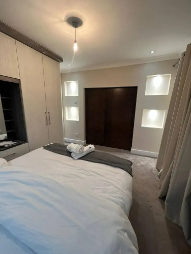 Elegant Family Home, 2x Jacuzzi Corner Bath