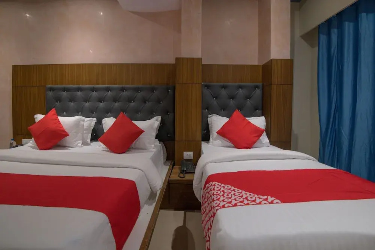 OYO 22070 West Inn Hotel