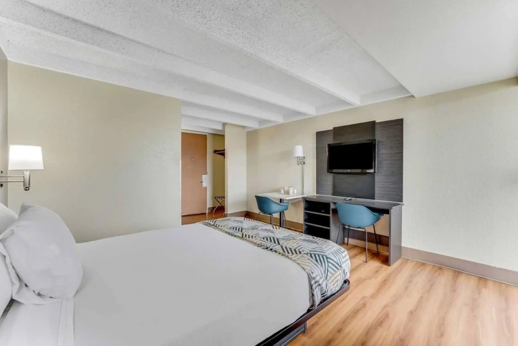 Red Carpet Inn & Suites