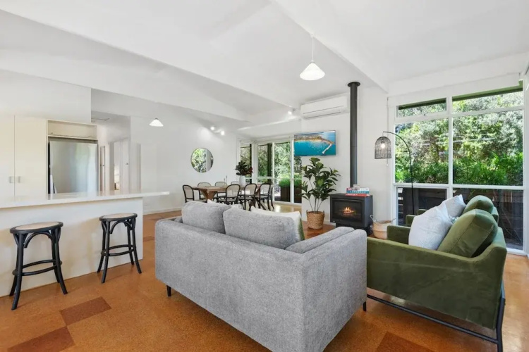 Spacious Coastal 4-bed Steps From the Sand