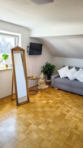 DG Rechts 40m 2-Zimmer Wohnung