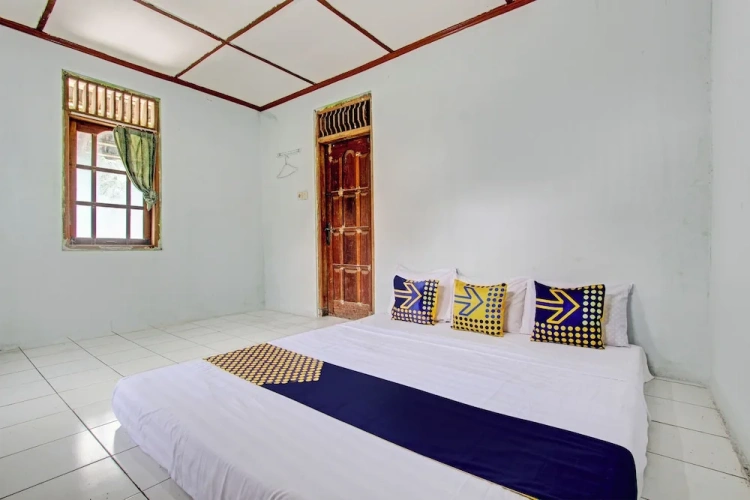 Economy Triple room