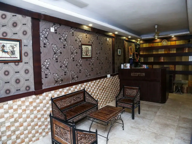 OYO 15248 Hotel Shreemaa