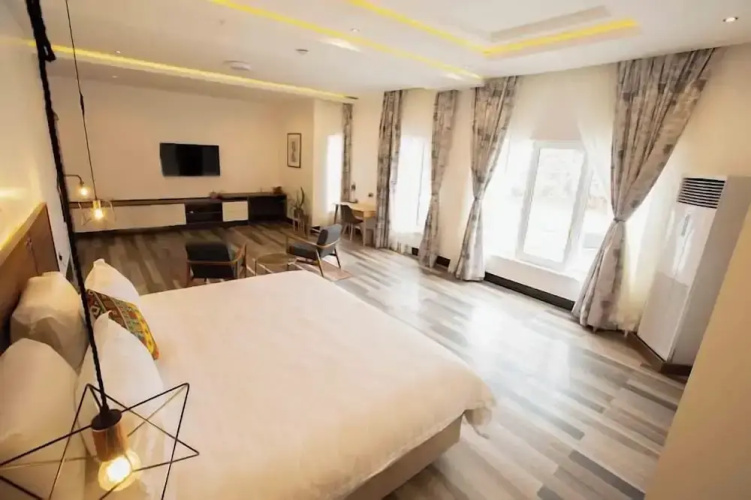 Piston Guest Inn
