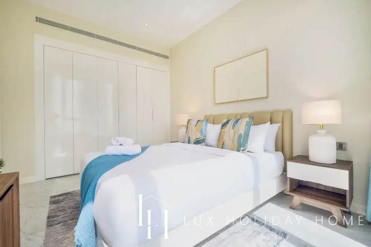 LUX  Pad Executive Suite Canal View 5