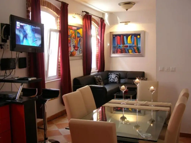3 Bedrooms Apartment