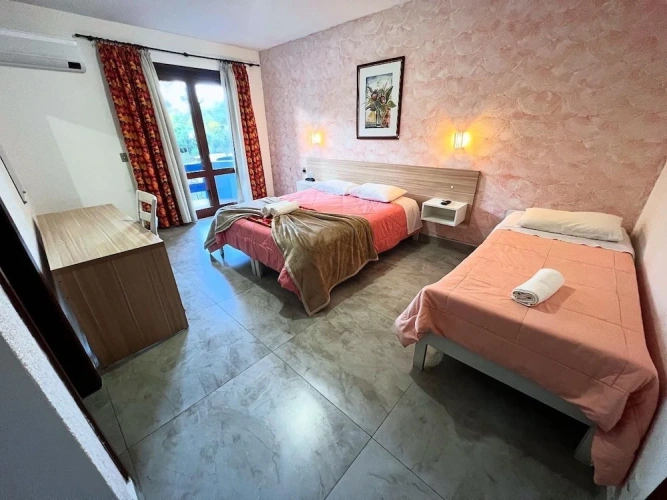 Standard Triple room