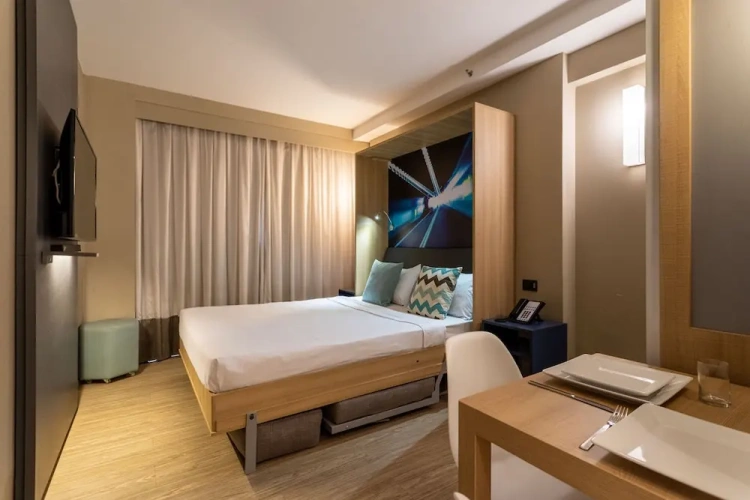 2 Bedrooms Quadruple Family Studio