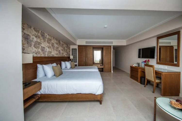 Standard Twin Family room with lake view