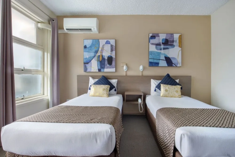 Standard Twin room with balcony