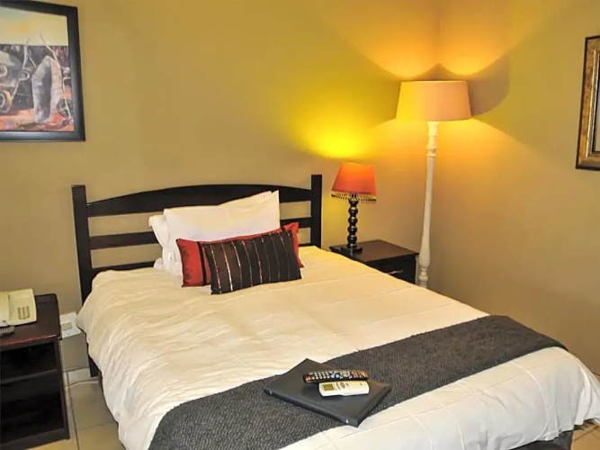 2Ten Hotel