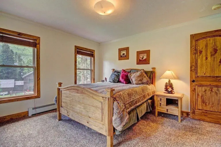 Grey Squirrel Lodge