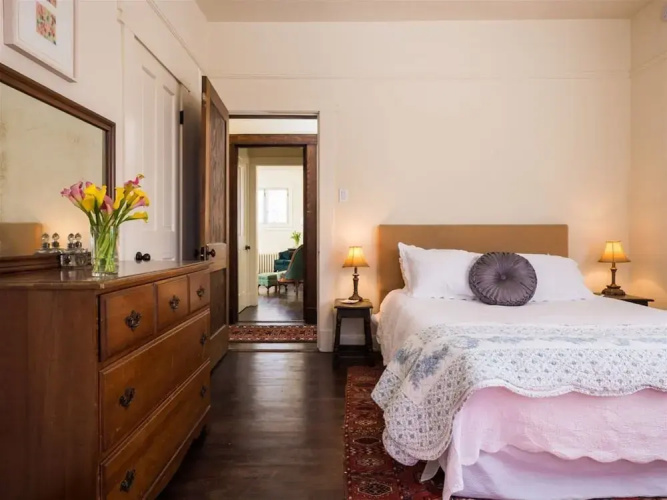 5bd Historic Pink House