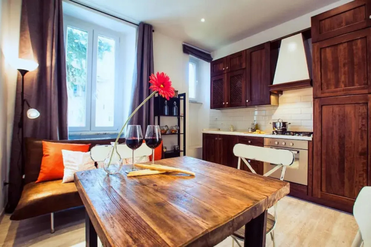 Romantic Flat With Large Terrace Close to S. Peter