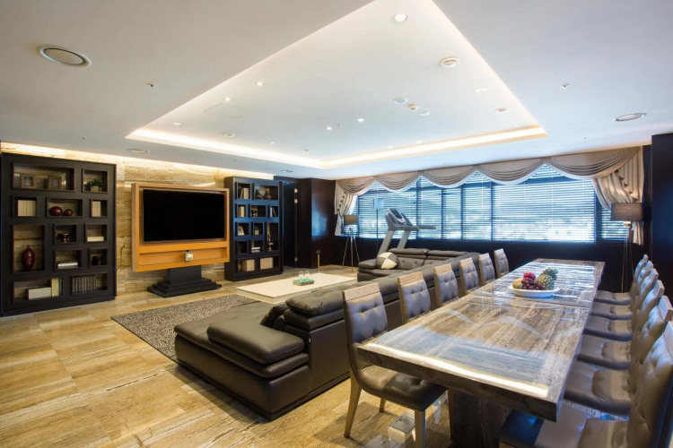 Isquare Hotel
