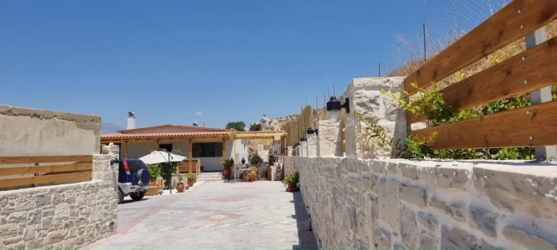 2 Bedrooms Villa