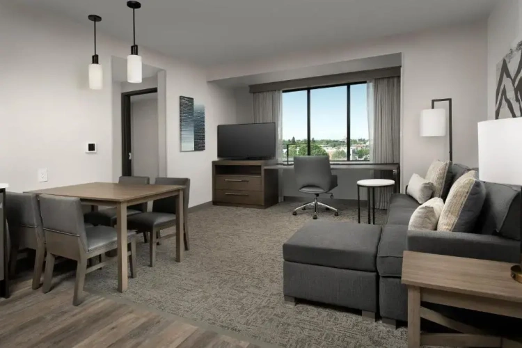 1 Bedroom Double Suite with mountain view