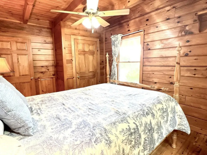Burning Tree 3 Bedroom Cabin by RedAwning