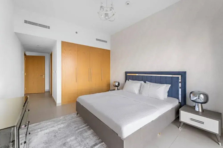 2BR 202 Bellevue Tower 1