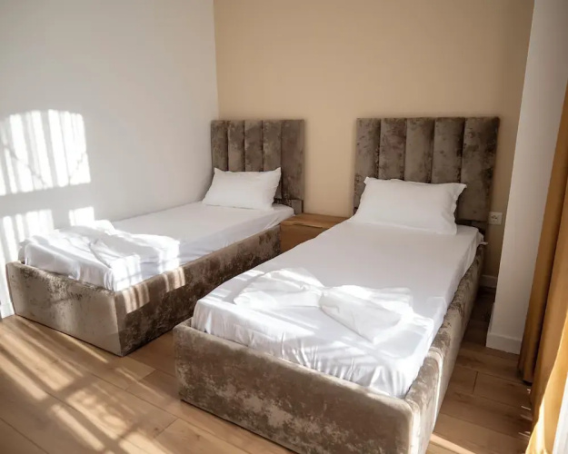 Leo Hotel