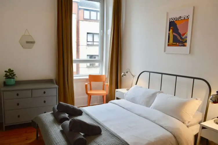Modern 2 Bedroom Dalry Apartment
