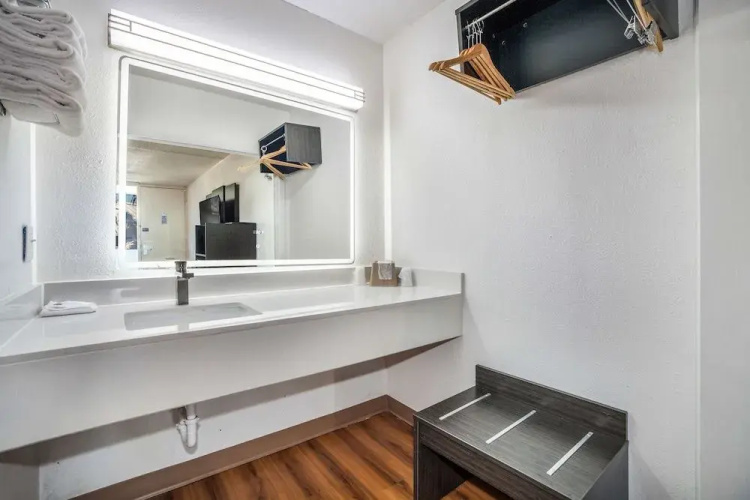 Studio 6 Florence , SC