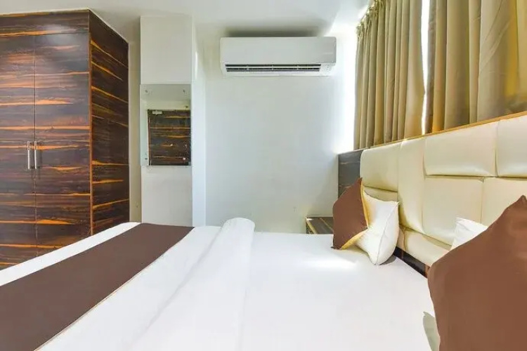 Fabhotel Prime Kaki