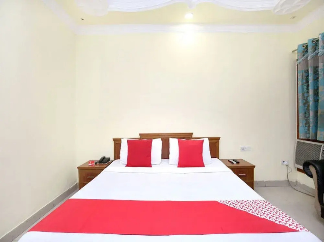 OYO 15667 Hotel Anand